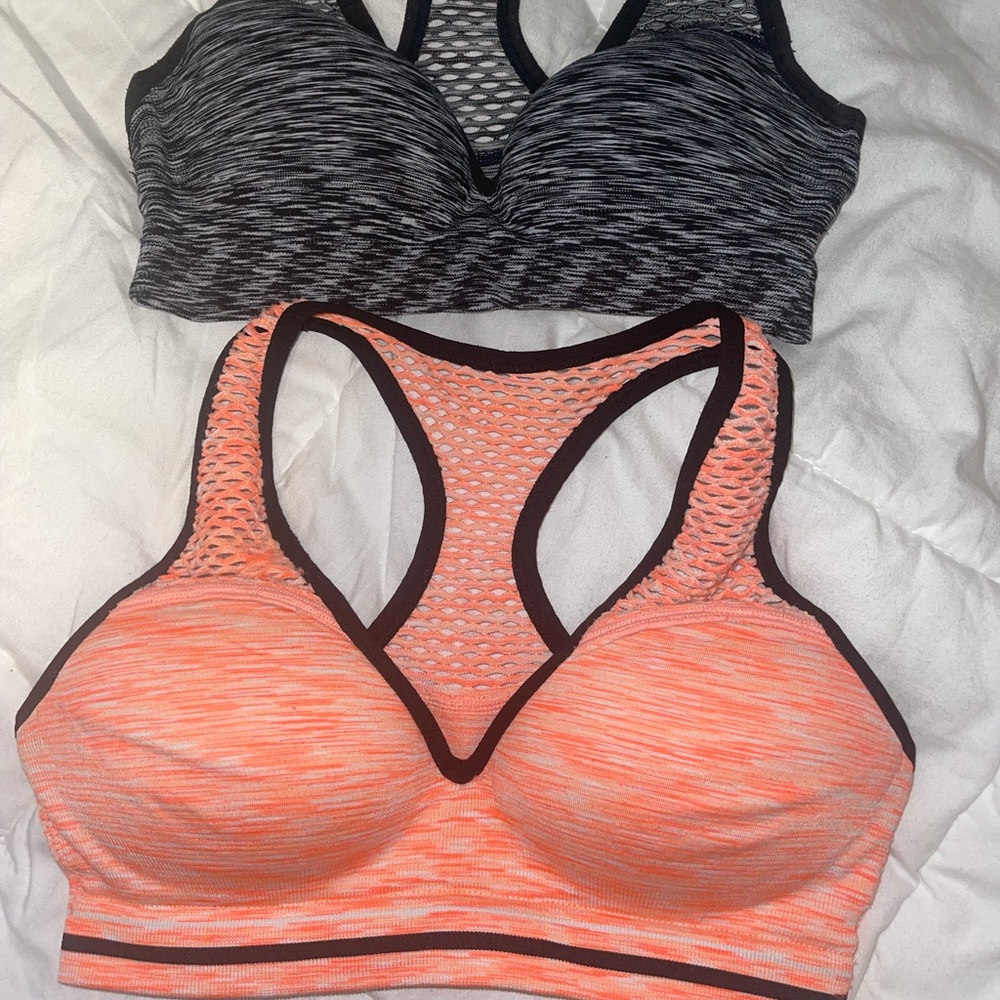 2 Victoria Secret Pink sports bras one like new
